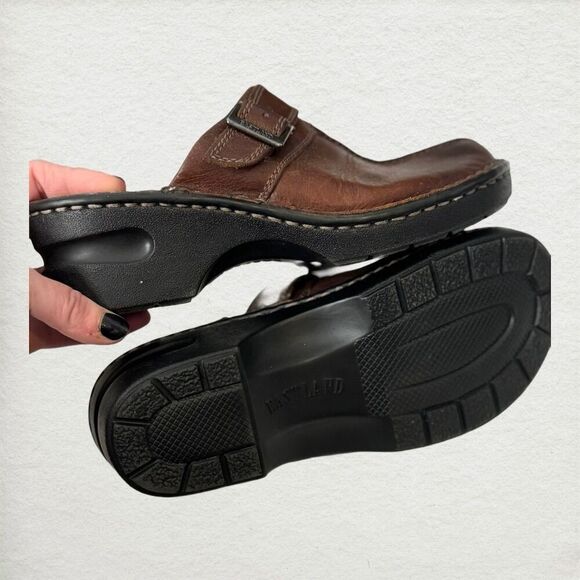 Eastland Women's Mae Brown Leather Slip on Clogs with Buckle 6M Comfort Mules - Picture 6 of 8